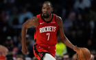 杜兰特生涯总得分已达32597分，若欲打破贾巴尔的NBA历史得分王纪录，还需至少再征战三年，而其当前合同即将到期，未来是否续约将成为关键变数